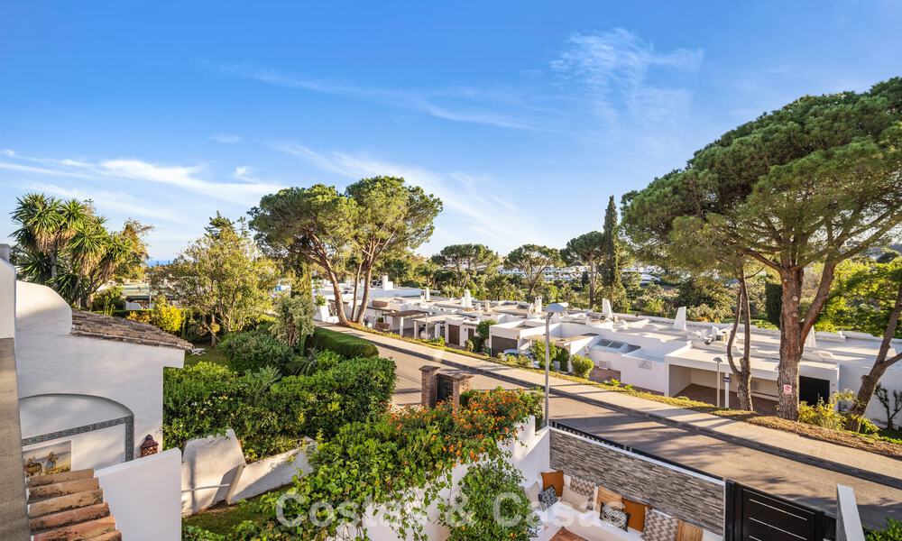 Maisons à vendre dans une résidence sécurisée, entourée par le parcours de golf d’Aloha à Nueva Andalucía, Marbella 805069