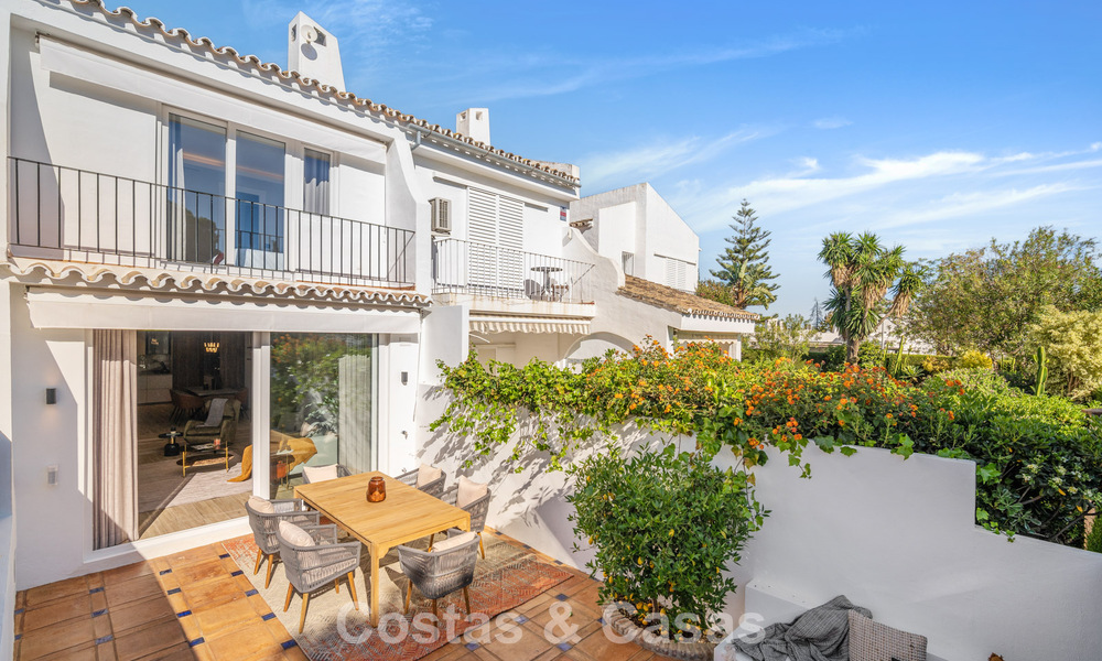 Maisons à vendre dans une résidence sécurisée, entourée par le parcours de golf d’Aloha à Nueva Andalucía, Marbella 805071