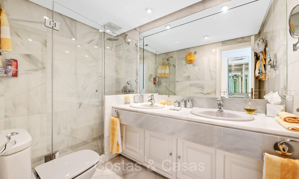 Appartement à vendre dans un complexe exclusif avec sécurité permanente dans la vallée du golf de Nueva Andalucia, Marbella 72804