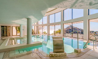 Prêt à emménager, appartement contemporain avec vue sur la mer à vendre dans une communauté fermée située sur les collines de Marbella 73487 