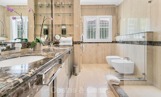 Spacieuse villa familiale de style méditerranéen à vendre, en première ligne de golf sur le New Golden Mile, Marbella - Benahavis 73595 