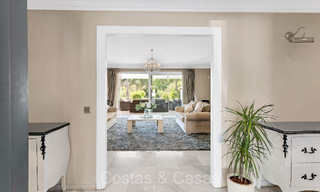 Spacieuse villa familiale de style méditerranéen à vendre, en première ligne de golf sur le New Golden Mile, Marbella - Benahavis 73606 