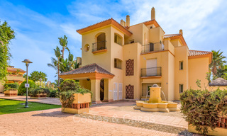 Appartement de 3 chambres à vendre à quelques pas de Puerto Banus et de la plage à Nueva Andalucia, Marbella 73703 