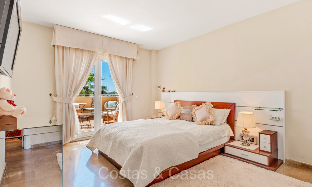 Appartement de 3 chambres à vendre à quelques pas de Puerto Banus et de la plage à Nueva Andalucia, Marbella 73712