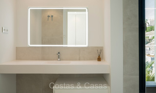 Villa prête à emménager à vendre à distance de marche d'un club-house de golf sur le New Golden Mile, Marbella - Estepona 74051 