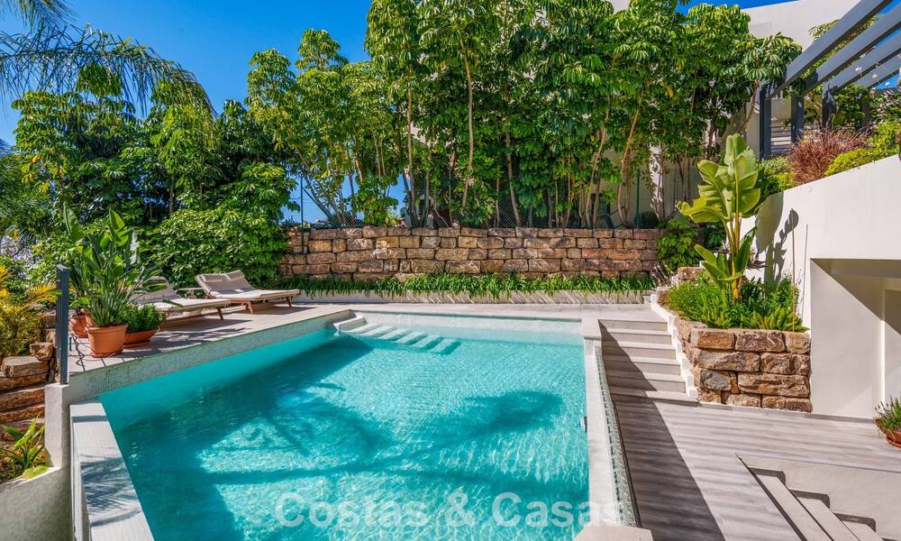Villa prête à emménager à vendre à distance de marche d'un club-house de golf sur le New Golden Mile, Marbella - Estepona 805988