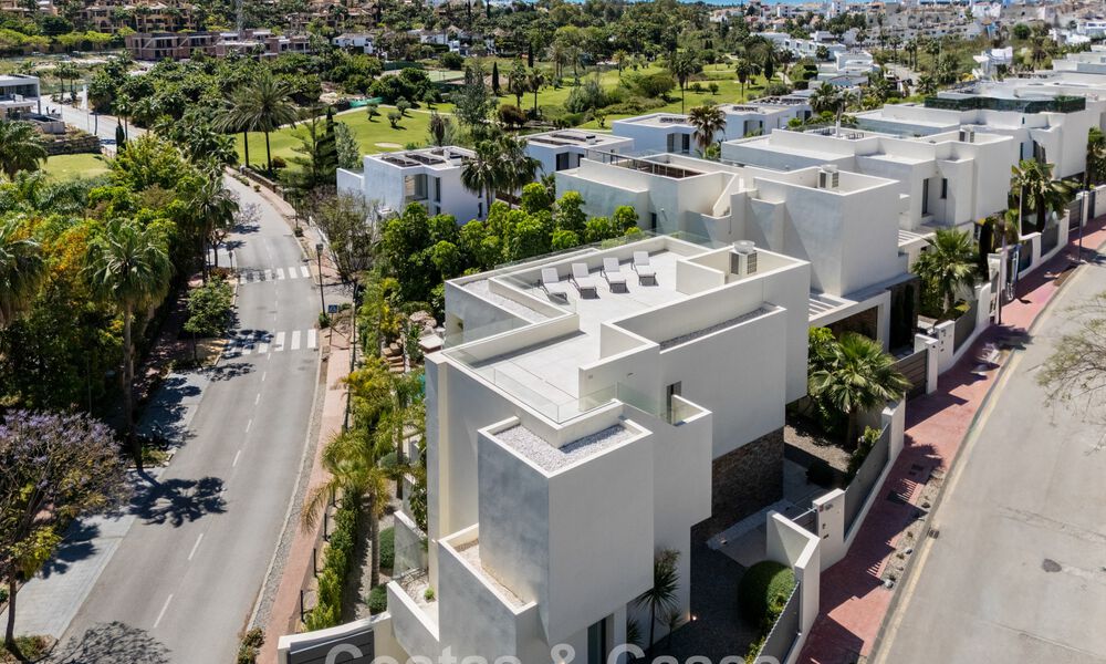 Villa prête à emménager à vendre à distance de marche d'un club-house de golf sur le New Golden Mile, Marbella - Estepona 805995