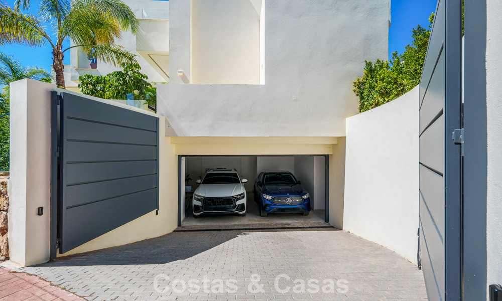Villa prête à emménager à vendre à distance de marche d'un club-house de golf sur le New Golden Mile, Marbella - Estepona 806007