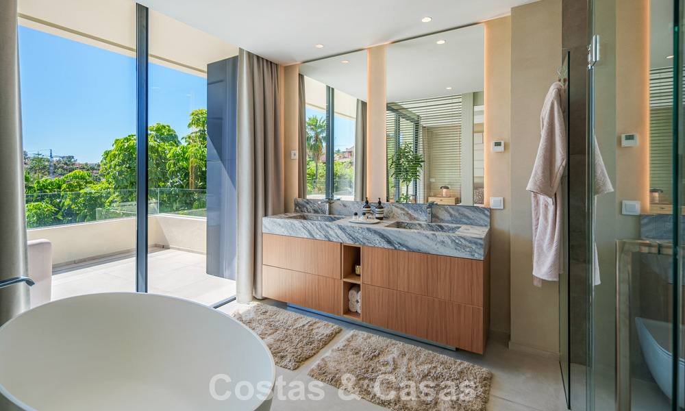 Villa prête à emménager à vendre à distance de marche d'un club-house de golf sur le New Golden Mile, Marbella - Estepona 806023