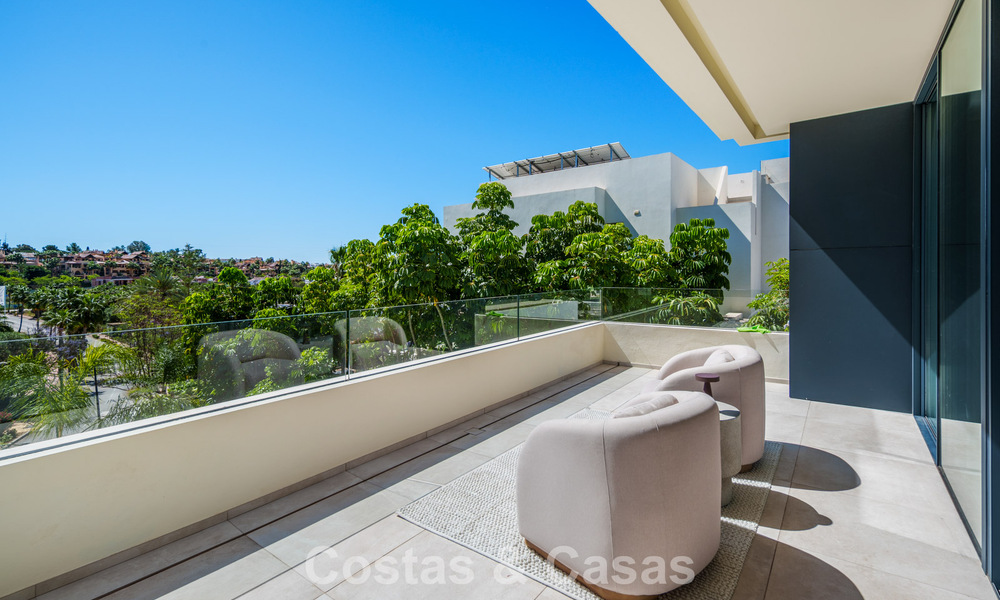 Villa prête à emménager à vendre à distance de marche d'un club-house de golf sur le New Golden Mile, Marbella - Estepona 806025