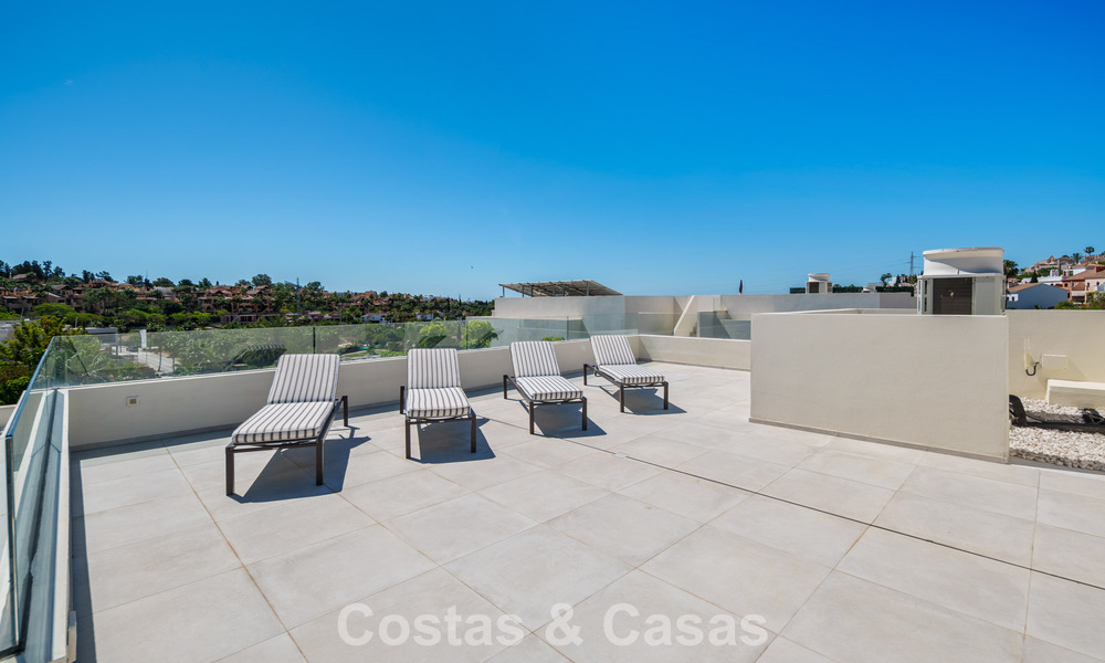 Villa prête à emménager à vendre à distance de marche d'un club-house de golf sur le New Golden Mile, Marbella - Estepona 806030
