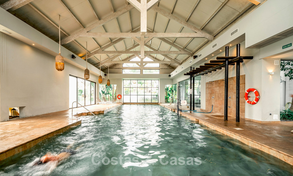 Villa prête à emménager à vendre à distance de marche d'un club-house de golf sur le New Golden Mile, Marbella - Estepona 806045