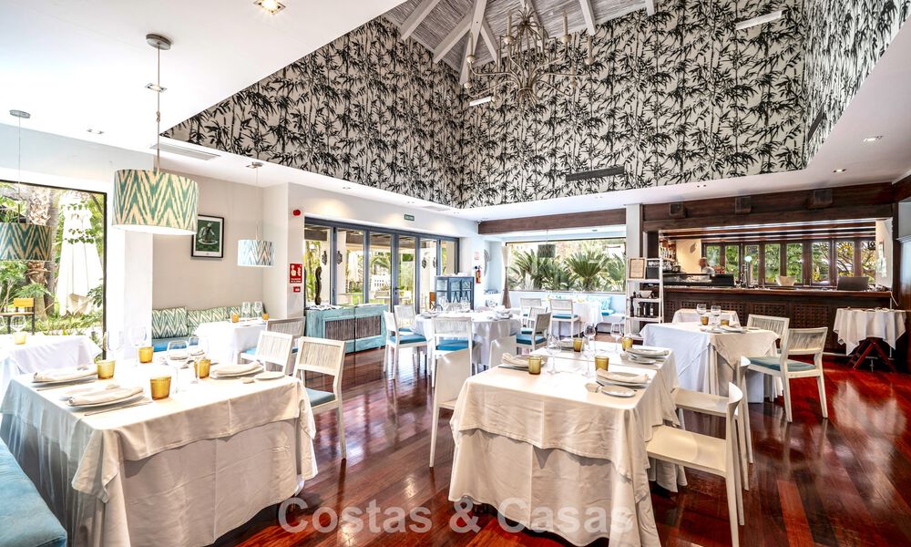 Villa prête à emménager à vendre à distance de marche d'un club-house de golf sur le New Golden Mile, Marbella - Estepona 806048