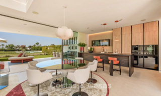 Maison de luxe sophistiquée à vendre dans un complexe progressif avec vue panoramique sur la mer, sur le Golden Mile de Marbella 74620 