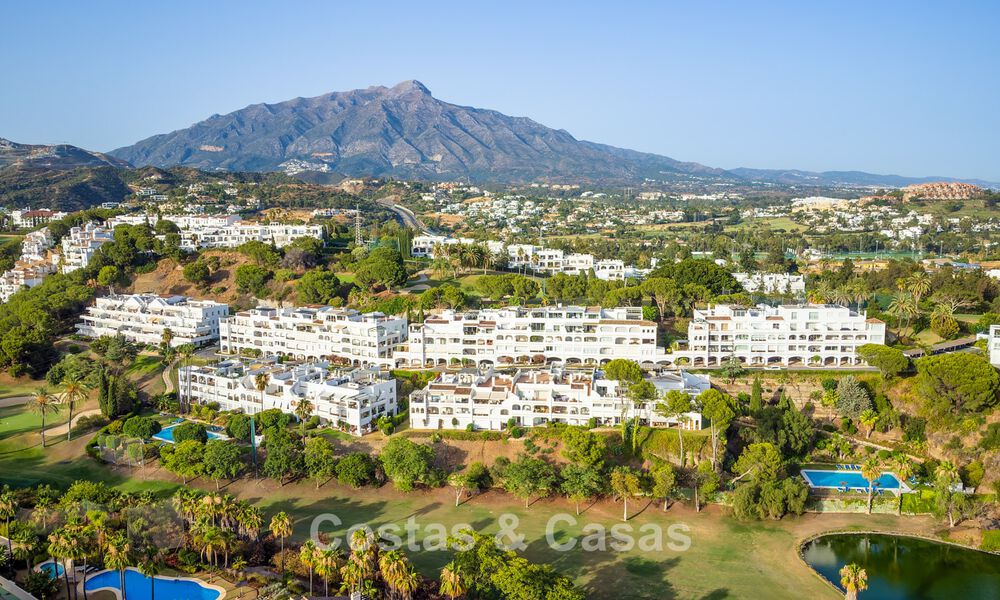 Penthouse prestigieux rénové à vendre, adjacent à un parcours de golf de premier plan à La Quinta, Benahavis - Marbella 74475