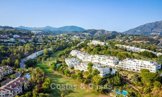 Penthouse prestigieux rénové à vendre, adjacent à un parcours de golf de premier plan à La Quinta, Benahavis - Marbella 74476 