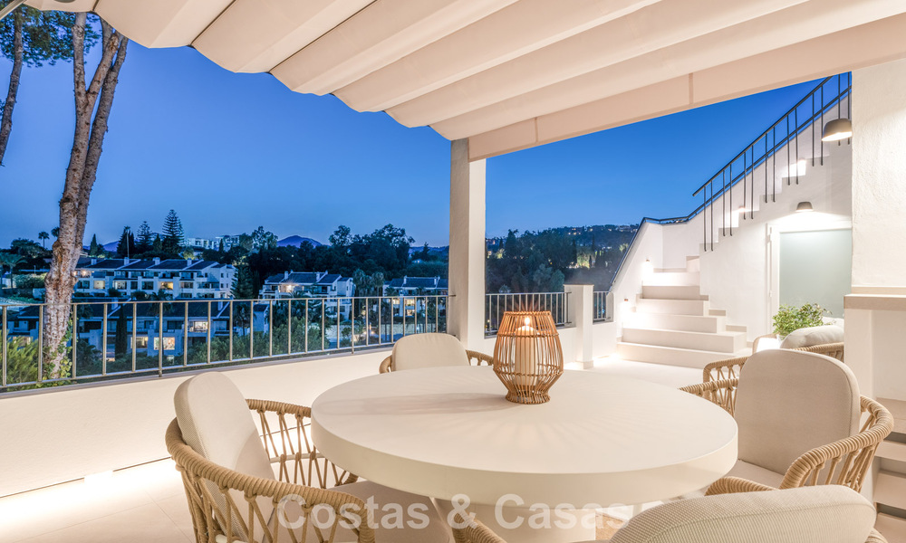 Penthouse prestigieux rénové à vendre, adjacent à un parcours de golf de premier plan à La Quinta, Benahavis - Marbella 74482