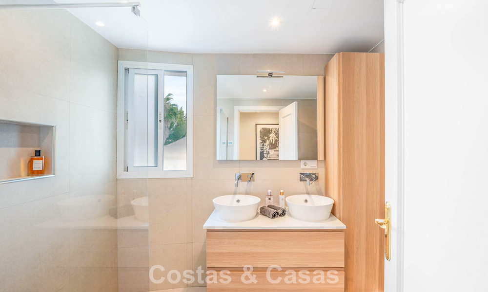 Appartement contemporain rénové à distance de marche de toutes les commodités et de la plage à Nueva Andalucia, Marbella 74639