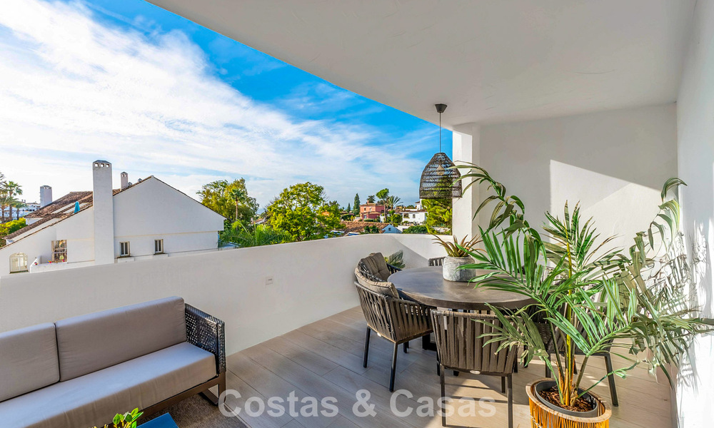 Appartement contemporain rénové à distance de marche de toutes les commodités et de la plage à Nueva Andalucia, Marbella 74650