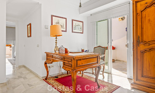 Maison spacieuse à vendre, avec de vastes espaces extérieurs dans un complexe fermé à Nueva Andalucia, Marbella 74666 