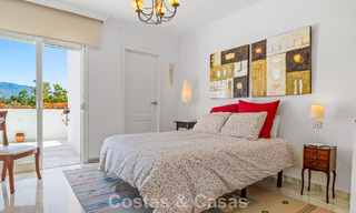 Maison spacieuse à vendre, avec de vastes espaces extérieurs dans un complexe fermé à Nueva Andalucia, Marbella 74669 