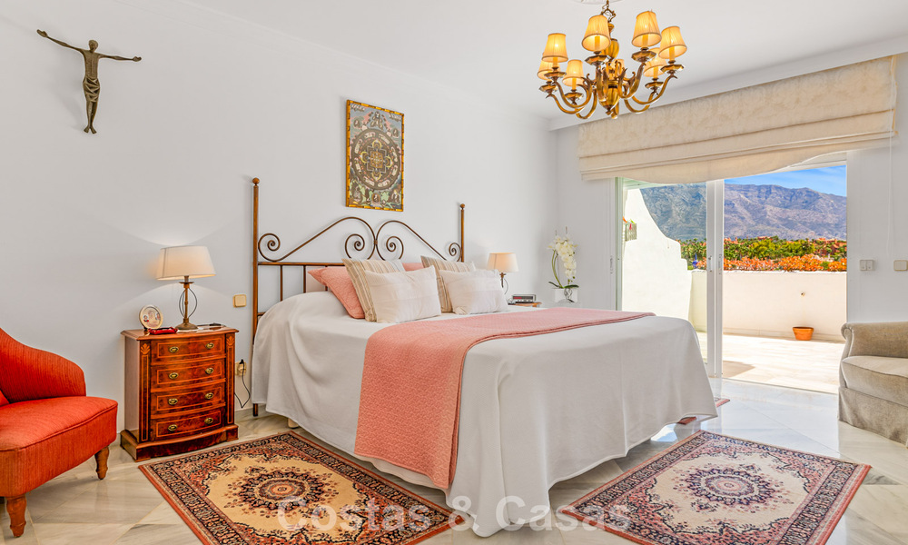 Maison spacieuse à vendre, avec de vastes espaces extérieurs dans un complexe fermé à Nueva Andalucia, Marbella 74671