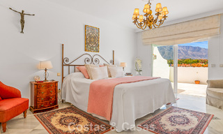 Maison spacieuse à vendre, avec de vastes espaces extérieurs dans un complexe fermé à Nueva Andalucia, Marbella 74671 