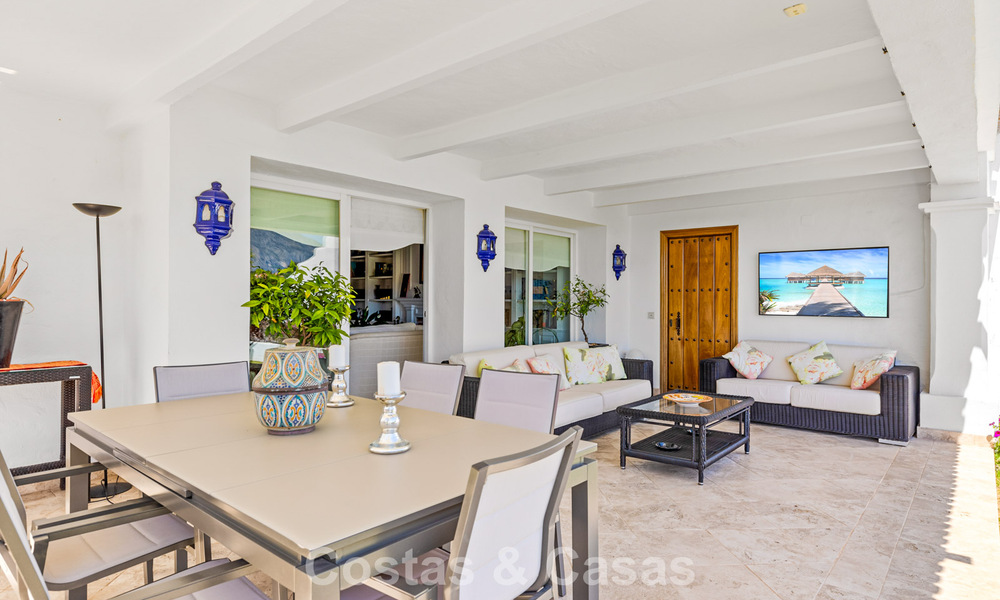 Maison spacieuse à vendre, avec de vastes espaces extérieurs dans un complexe fermé à Nueva Andalucia, Marbella 74675