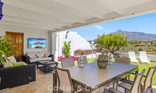 Maison spacieuse à vendre, avec de vastes espaces extérieurs dans un complexe fermé à Nueva Andalucia, Marbella 74676 