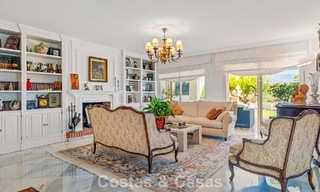 Maison spacieuse à vendre, avec de vastes espaces extérieurs dans un complexe fermé à Nueva Andalucia, Marbella 74678 