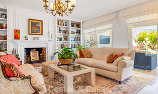 Maison spacieuse à vendre, avec de vastes espaces extérieurs dans un complexe fermé à Nueva Andalucia, Marbella 74679 