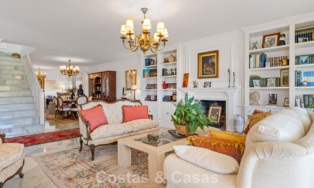 Maison spacieuse à vendre, avec de vastes espaces extérieurs dans un complexe fermé à Nueva Andalucia, Marbella 74680