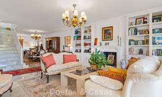 Maison spacieuse à vendre, avec de vastes espaces extérieurs dans un complexe fermé à Nueva Andalucia, Marbella 74680 