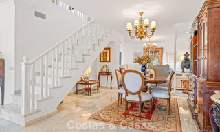 Maison spacieuse à vendre, avec de vastes espaces extérieurs dans un complexe fermé à Nueva Andalucia, Marbella 74682 