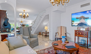Maison spacieuse à vendre, avec de vastes espaces extérieurs dans un complexe fermé à Nueva Andalucia, Marbella 74685 