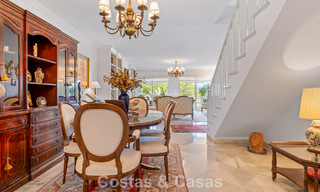 Maison spacieuse à vendre, avec de vastes espaces extérieurs dans un complexe fermé à Nueva Andalucia, Marbella 74686 