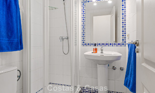 Maison spacieuse à vendre, avec de vastes espaces extérieurs dans un complexe fermé à Nueva Andalucia, Marbella 74689 