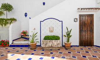 Maison spacieuse à vendre, avec de vastes espaces extérieurs dans un complexe fermé à Nueva Andalucia, Marbella 74696 