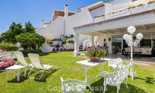 Maison spacieuse à vendre, avec de vastes espaces extérieurs dans un complexe fermé à Nueva Andalucia, Marbella 74701 