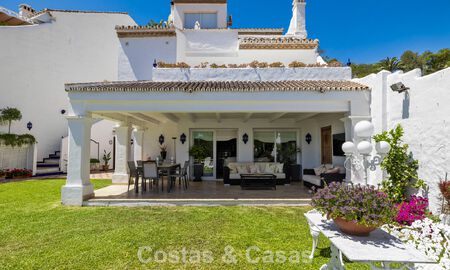 Maison spacieuse à vendre, avec de vastes espaces extérieurs dans un complexe fermé à Nueva Andalucia, Marbella 74702