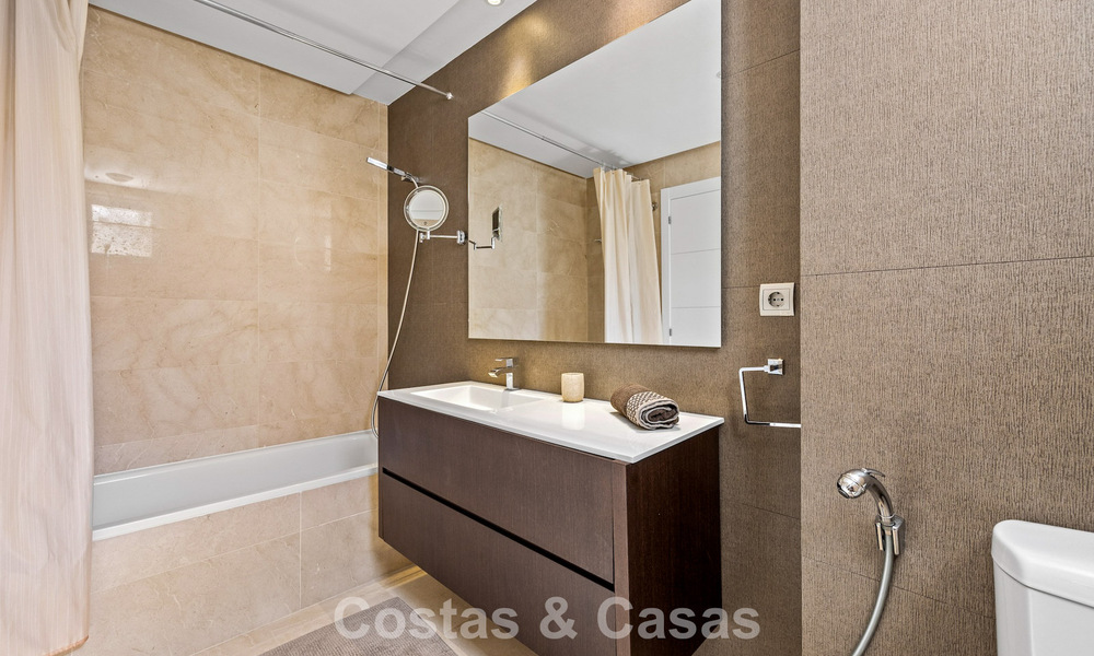 Luxueux appartement avec jardin de 3 chambres à vendre entouré de terrains de golf à Benahavis - Marbella 773672