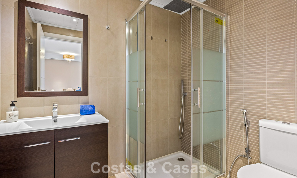 Luxueux appartement avec jardin de 3 chambres à vendre entouré de terrains de golf à Benahavis - Marbella 773673