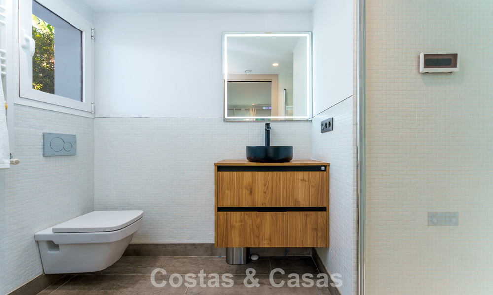 Belle villa moderne de luxe avec logement séparée à vendre à Nueva Andalucia, Marbella 774093