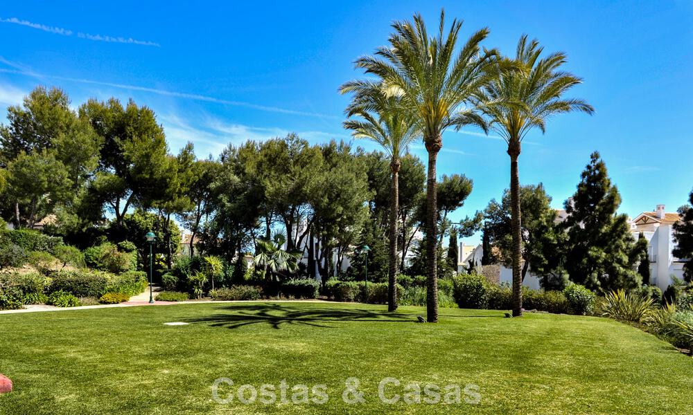 Luxueux appartement rénové avec vue sur la mer à vendre dans un complexe de plage exclusif à Los Monteros, Marbella Est 776647