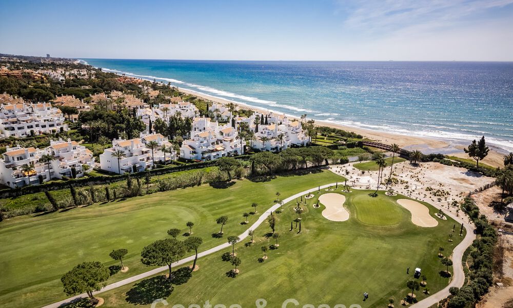 Luxueux appartement rénové avec vue sur la mer à vendre dans un complexe de plage exclusif à Los Monteros, Marbella Est 778329