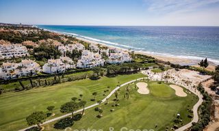 Luxueux appartement rénové avec vue sur la mer à vendre dans un complexe de plage exclusif à Los Monteros, Marbella Est 778329 
