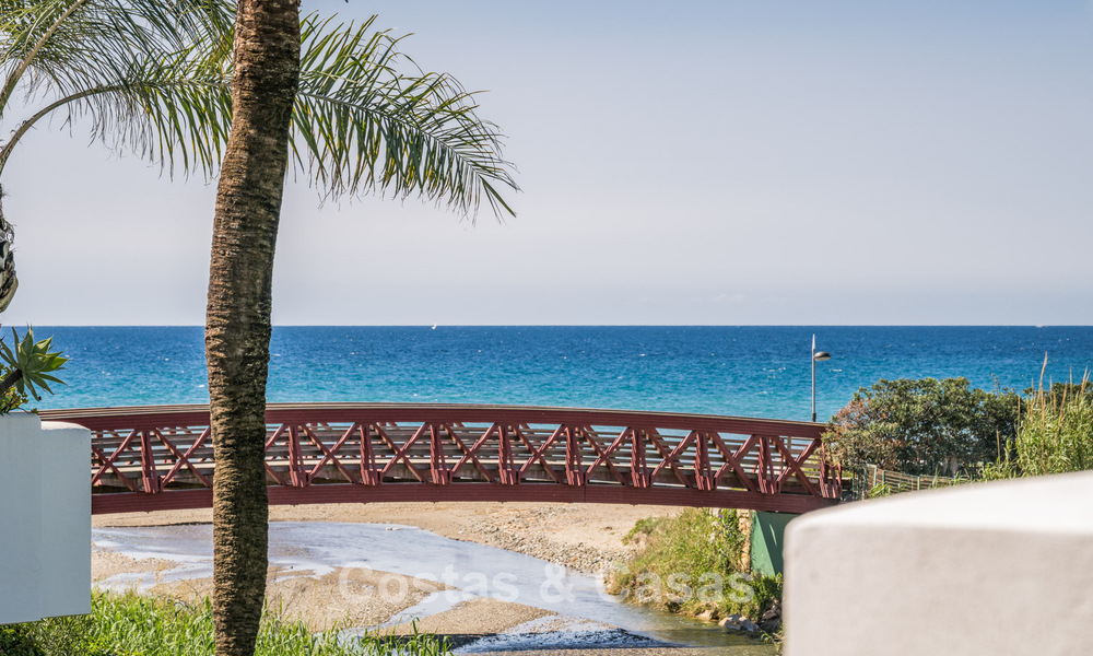 Luxueux appartement rénové avec vue sur la mer à vendre dans un complexe de plage exclusif à Los Monteros, Marbella Est 778338