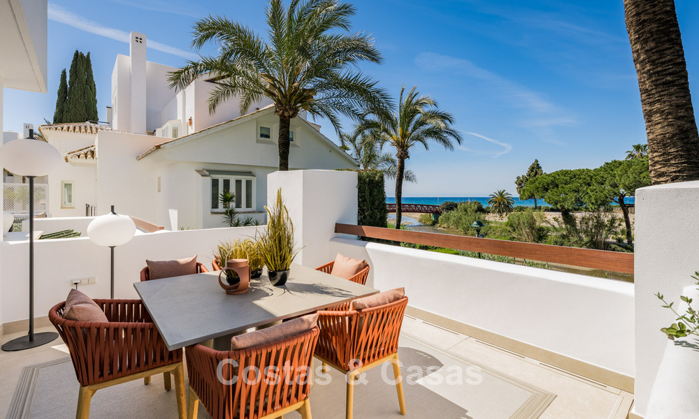 Luxueux appartement rénové avec vue sur la mer à vendre dans un complexe de plage exclusif à Los Monteros, Marbella Est 778348