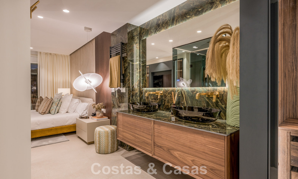 Luxueux appartement rénové avec vue sur la mer à vendre dans un complexe de plage exclusif à Los Monteros, Marbella Est 778361