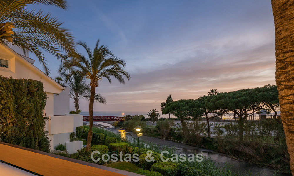 Luxueux appartement rénové avec vue sur la mer à vendre dans un complexe de plage exclusif à Los Monteros, Marbella Est 778367